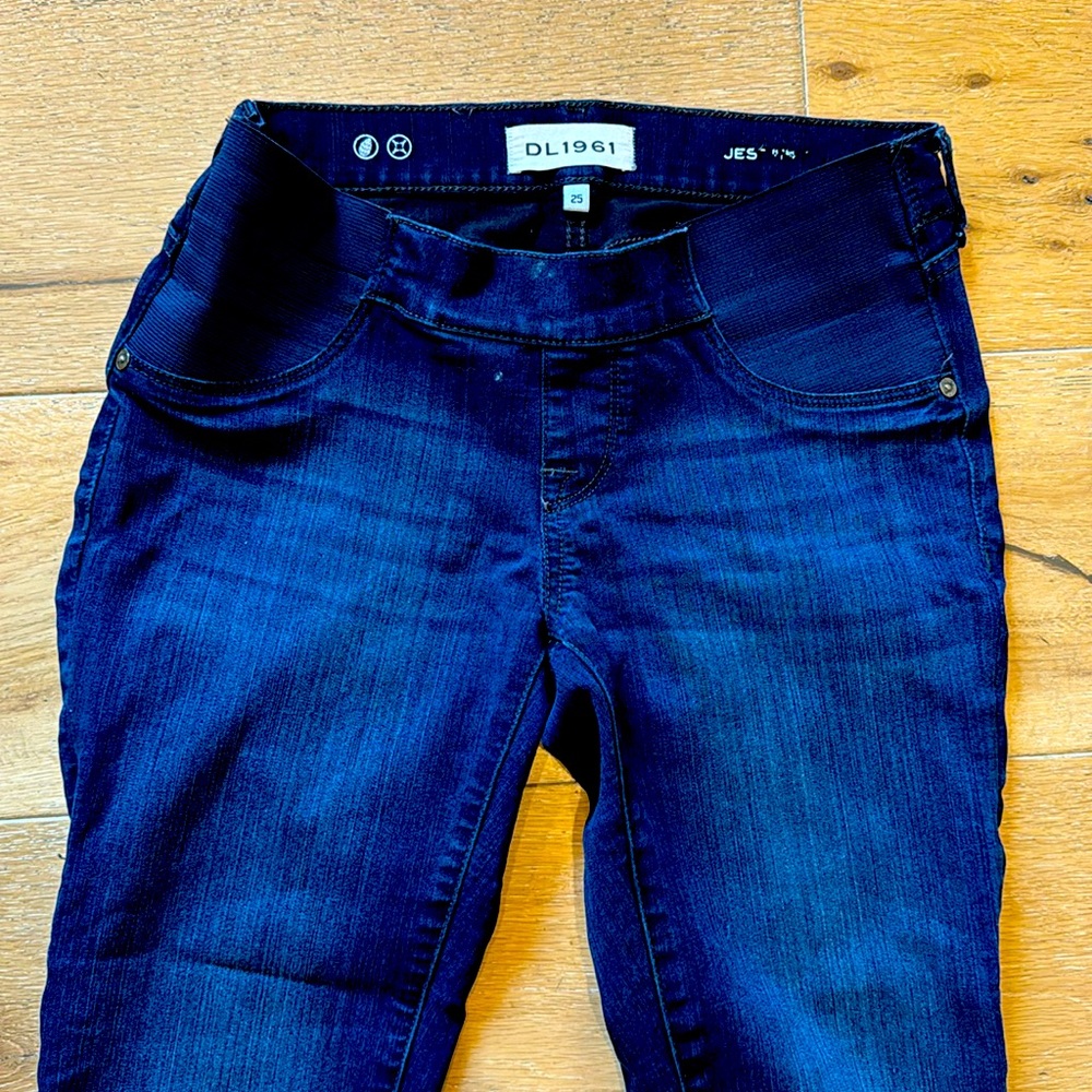 DL1961 maternity skinny jeans in excellent condition